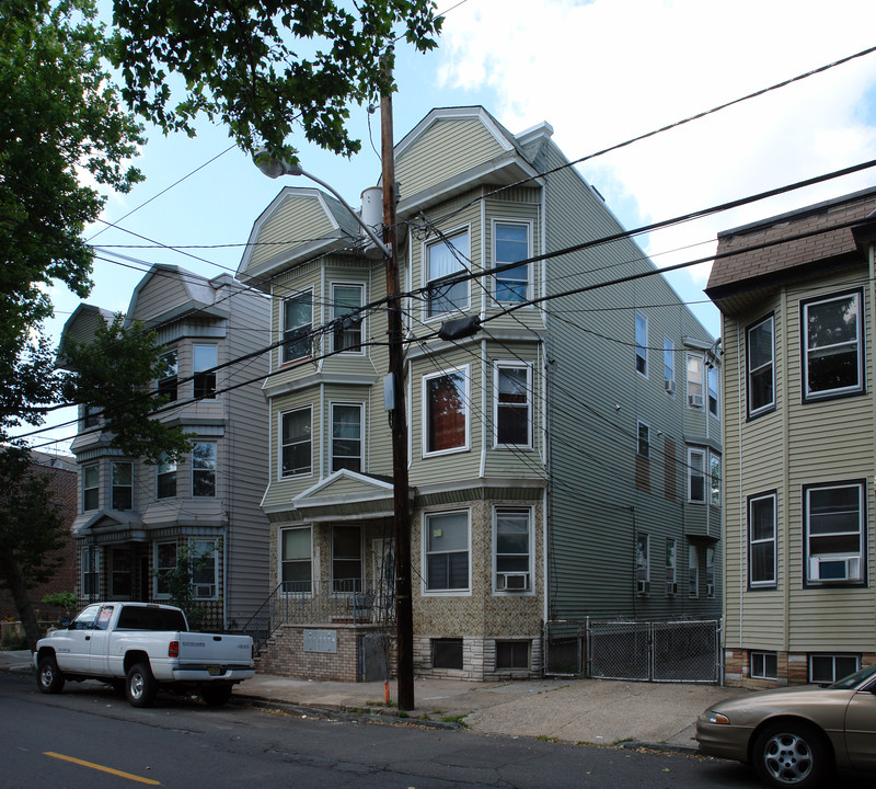 303 New York Ave in Newark, NJ - Building Photo