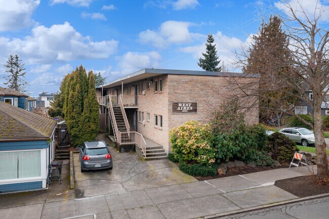 West Aries in Seattle, WA - Foto de edificio - Primary Photo