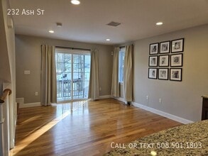 232 Ash St in Hopkinton, MA - Building Photo - Building Photo