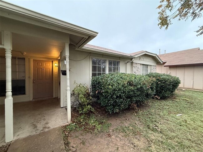 property at 1913 Prairie Knoll Ct