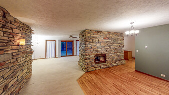 56320 Co Rd 581 in Ishpeming, MI - Foto de edificio - Building Photo