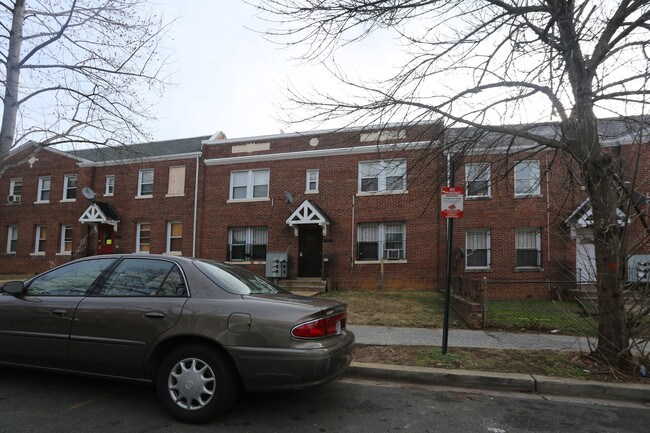1413 Staples St NE in Washington, DC - Foto de edificio - Building Photo
