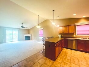 909 Wartburg Dr in Bloomington, IL - Building Photo - Building Photo