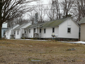 159 Lake St in Winchester, CT - Building Photo - Building Photo