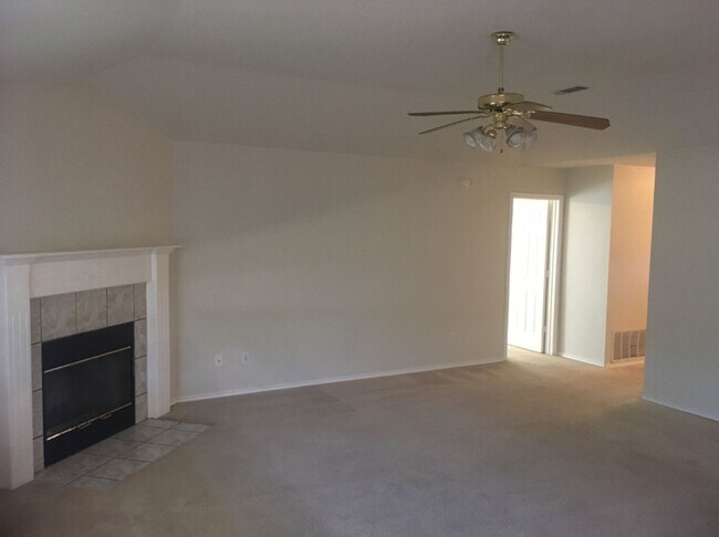 3611 Basset Dr in Killeen, TX - Foto de edificio - Building Photo