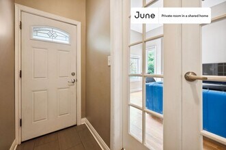 Private bedroom in 3 bed/1 bath Home in Chicago, IL - Building Photo - Building Photo