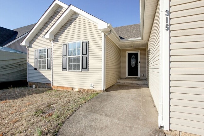 315 Chalet Cir in Clarksville, TN - Building Photo - Building Photo