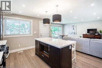 47 Atwater Crescent in Hamilton, ON - Building Photo - Building Photo