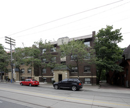 2449 Queen St E in Toronto, ON - Building Photo - Building Photo