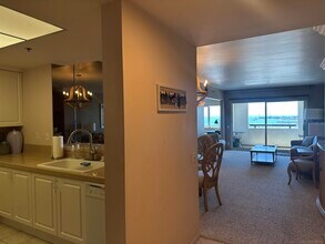 525 E Seaside Way, Unit 1607 in Long Beach, CA - Building Photo - Building Photo