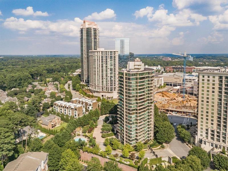 700 Park Regency Pl NE in Atlanta, GA - Building Photo