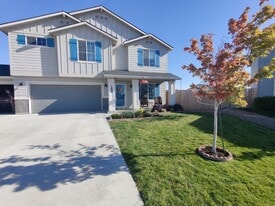 1690 SW Gabar Ct in Mountain Home, ID - Building Photo