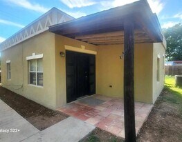 502 Wise St in Newark, TX - Building Photo