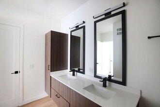 Yorktown Reserve in Lombard, IL - Building Photo - Building Photo