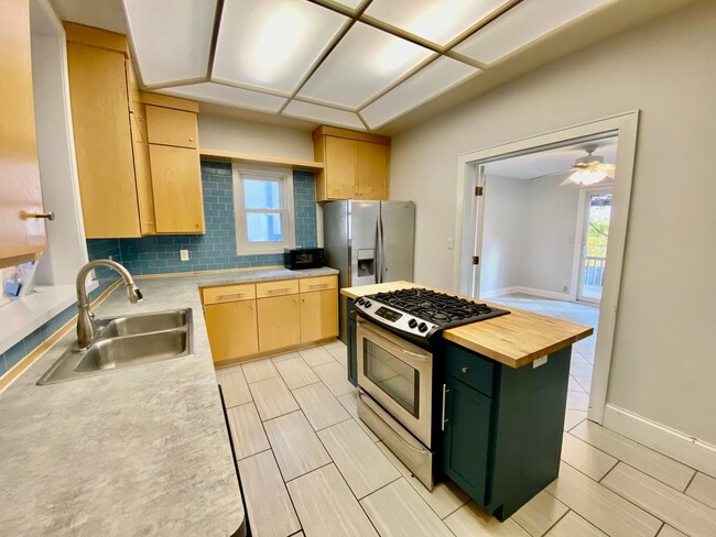 3443 Hennepin Ave in Minneapolis, MN - Building Photo - Building Photo