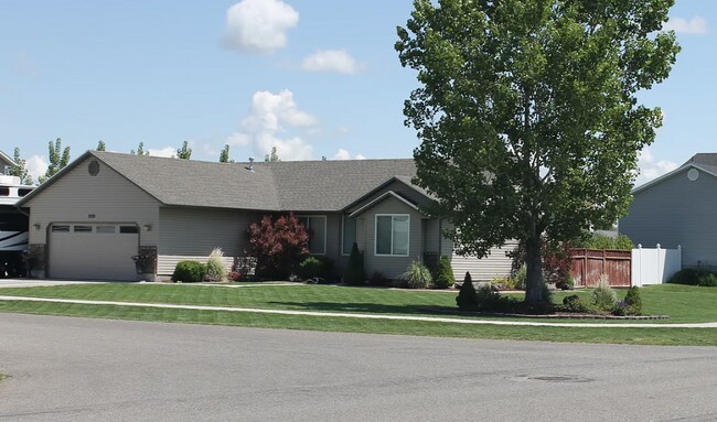 2221 Frontier Dr in Ammon, ID - Building Photo - Building Photo