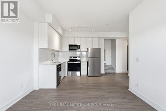 16 Melbourne Ave in St Catharines, ON - Building Photo - Building Photo