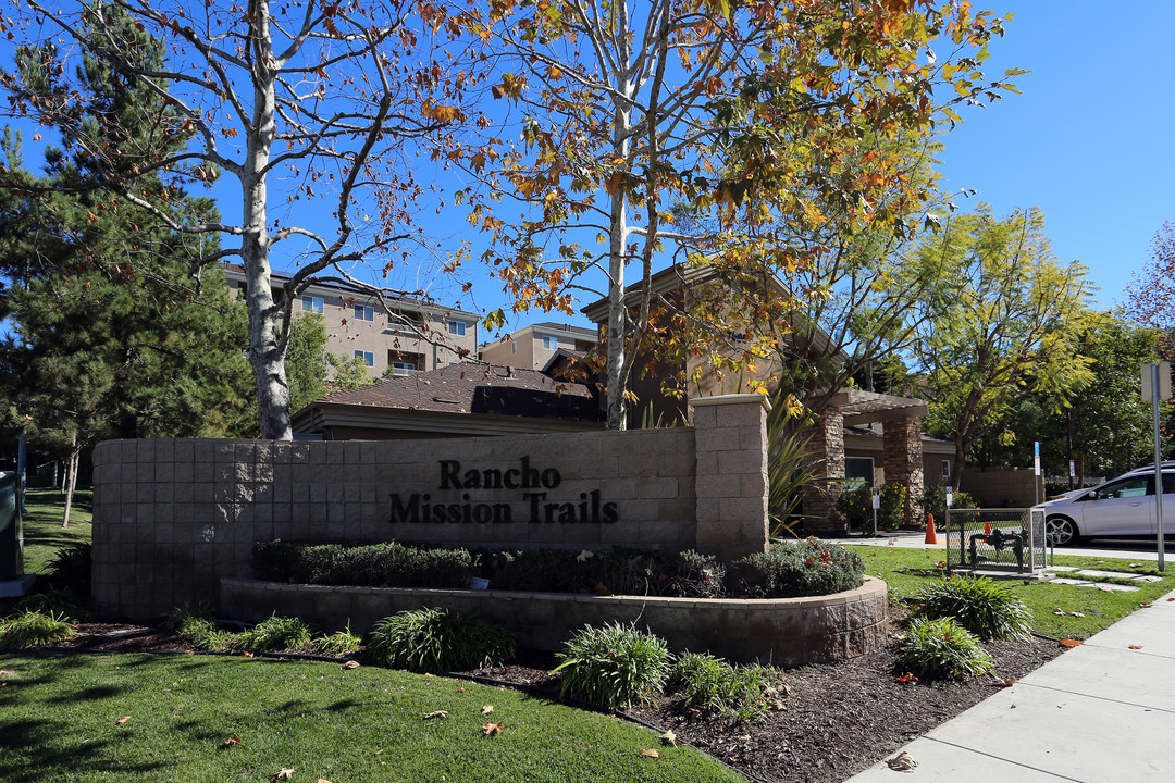 Rancho Mission Trails in San Diego, CA - Foto de edificio