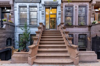 Residential Co-Op Building in New York, NY - Building Photo - Building Photo