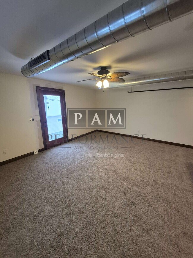 5527 W North Ave in Milwaukee, WI - Building Photo - Building Photo