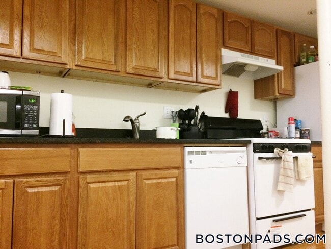 1426 Commonwealth Ave in Boston, MA - Foto de edificio - Building Photo