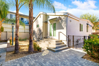 254 W Tujunga Ave in Burbank, CA - Building Photo - Building Photo