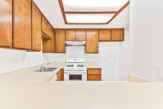 1075 Loma Ave, Unit 102 in Long Beach, CA - Foto de edificio - Building Photo