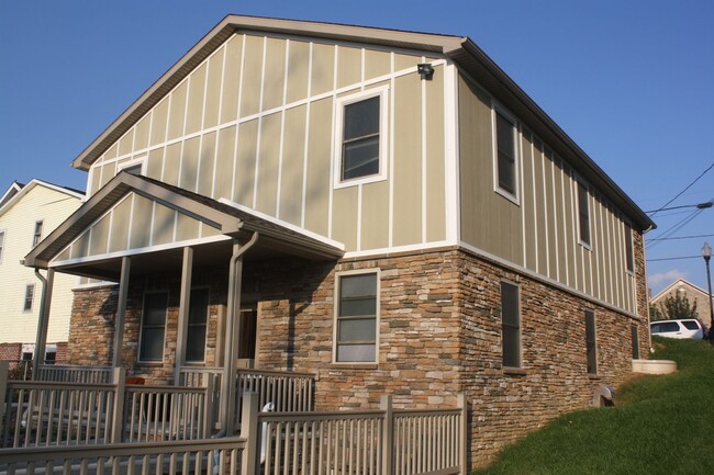 80 Bowery St in Frostburg, MD - Foto de edificio - Building Photo