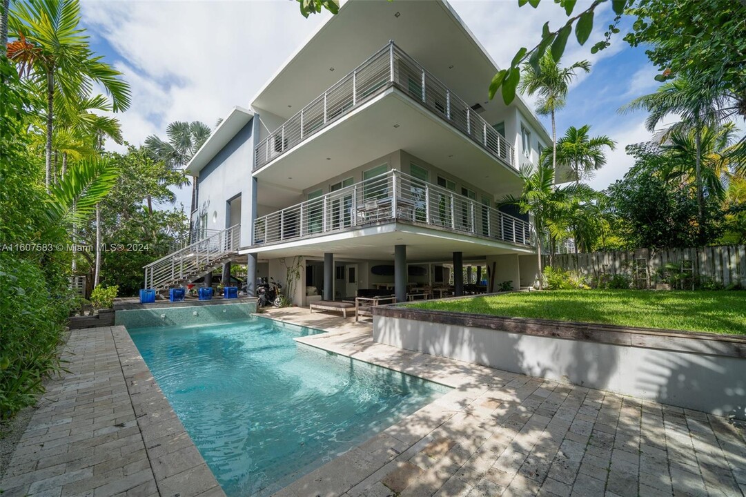 701 Fernwood Rd in Key Biscayne, FL - Foto de edificio