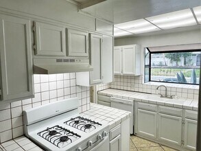 7624 Flight Ave in Los Angeles, CA - Building Photo - Building Photo