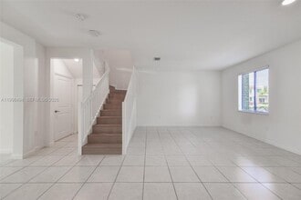 640 NE 207th St in North Miami Beach, FL - Building Photo - Building Photo