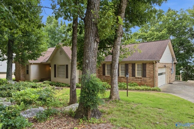 property at 815 Baylor Dr SE