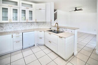 10181 NW 32nd Terrace in Doral, FL - Foto de edificio - Building Photo