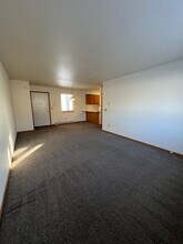 1526 Lake Elmo Dr in Billings, MT - Foto de edificio - Building Photo