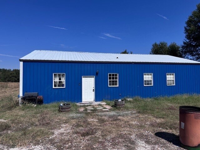 7954 TX-37 in Deport, TX - Building Photo