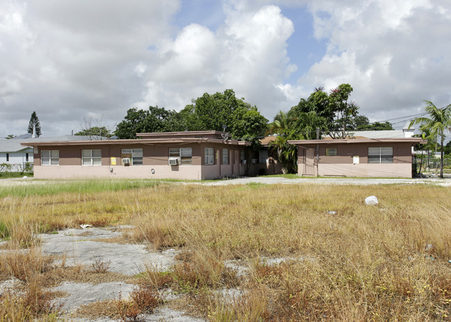 10030 W Indigo St in Miami, FL - Building Photo - Building Photo