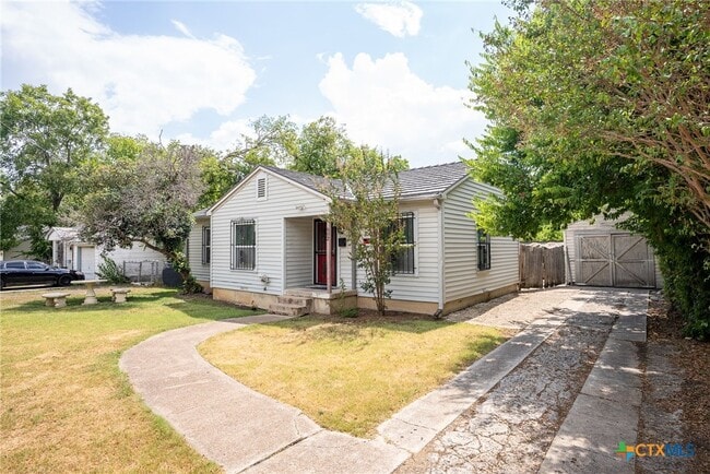 property at 602 W Kern Rd