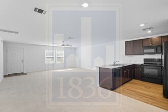 141 Texas Angel Wy in Jarrell, TX - Foto de edificio - Building Photo