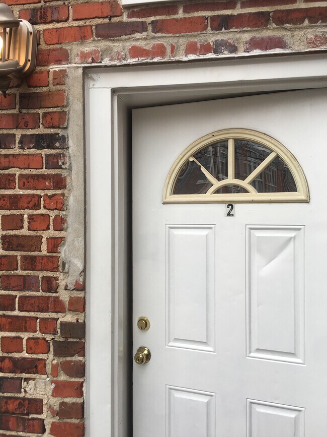 310 N Laurel St, Unit 2nd floor in Richmond, VA - Foto de edificio - Building Photo