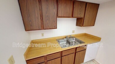 1181 Redbluff Dr in Dayton, OH - Building Photo - Building Photo