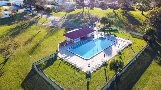 1081 Parkway Ln in Sebastian, FL - Foto de edificio - Building Photo