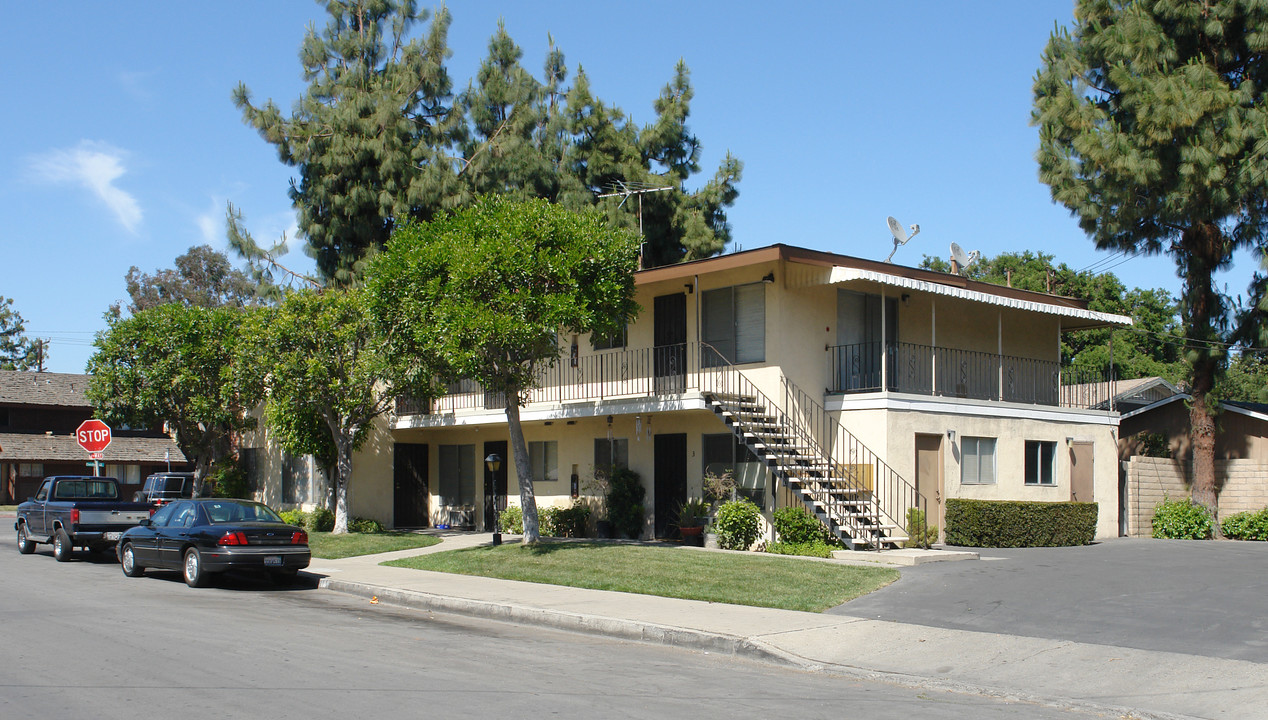 401 S Hickory St in Santa Ana, CA - Foto de edificio