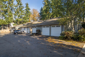 Highland Lane Condominiums in Bellevue, WA - Building Photo - Building Photo