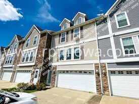 8302 Westown Pkwy in West Des Moines, IA - Building Photo