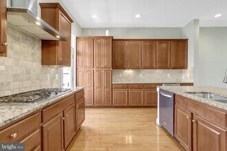 716 Annie Rose Ave in Alexandria, VA - Building Photo - Building Photo