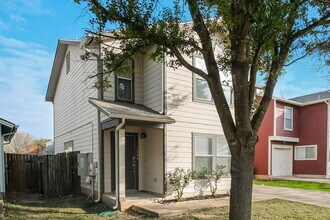 1404 Geoffs Dr in Austin, TX - Building Photo - Building Photo