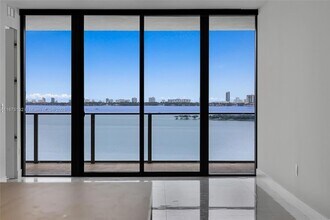 700 NE 24th St, Unit 506 in Miami, FL - Building Photo - Building Photo