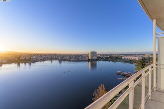 1 Lakeside Dr in Oakland, CA - Building Photo - Building Photo