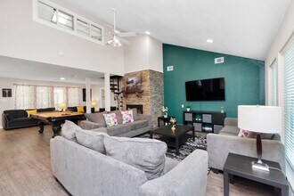 902 Golden Bear Ln in Houston, TX - Building Photo - Building Photo