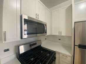1320 W Waveland Ave in Chicago, IL - Building Photo - Building Photo